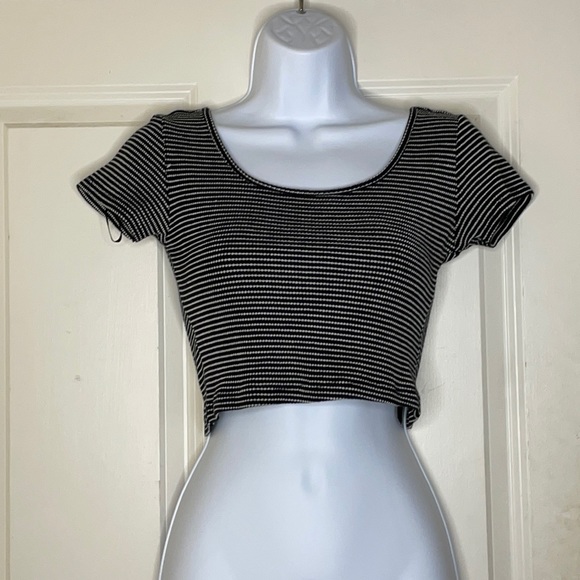 Forever 21 Striped Crop Top - Picture 3 of 3